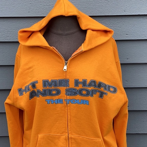 New Billie Eilish Orange “Hit Me Hard And Soft The Tour” Graphic Hoodie Medium - Picture 1 of 5